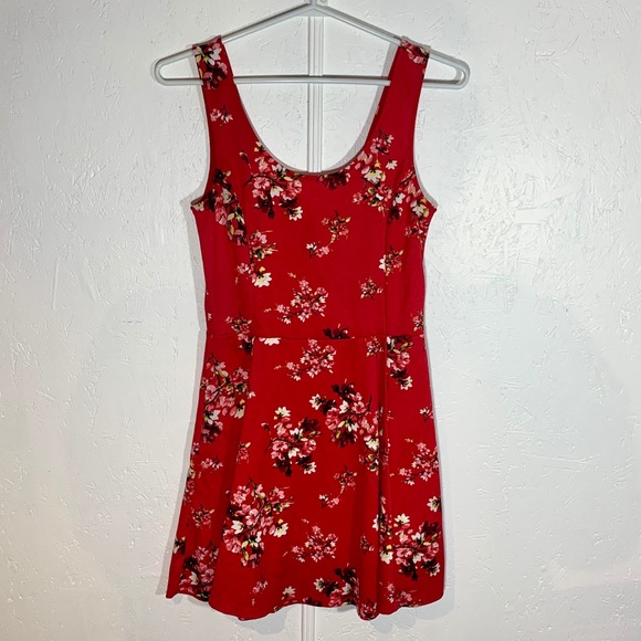 3/$30 - H&M Red Flowered Mini Dress - Size 8 - Picture 10 of 10